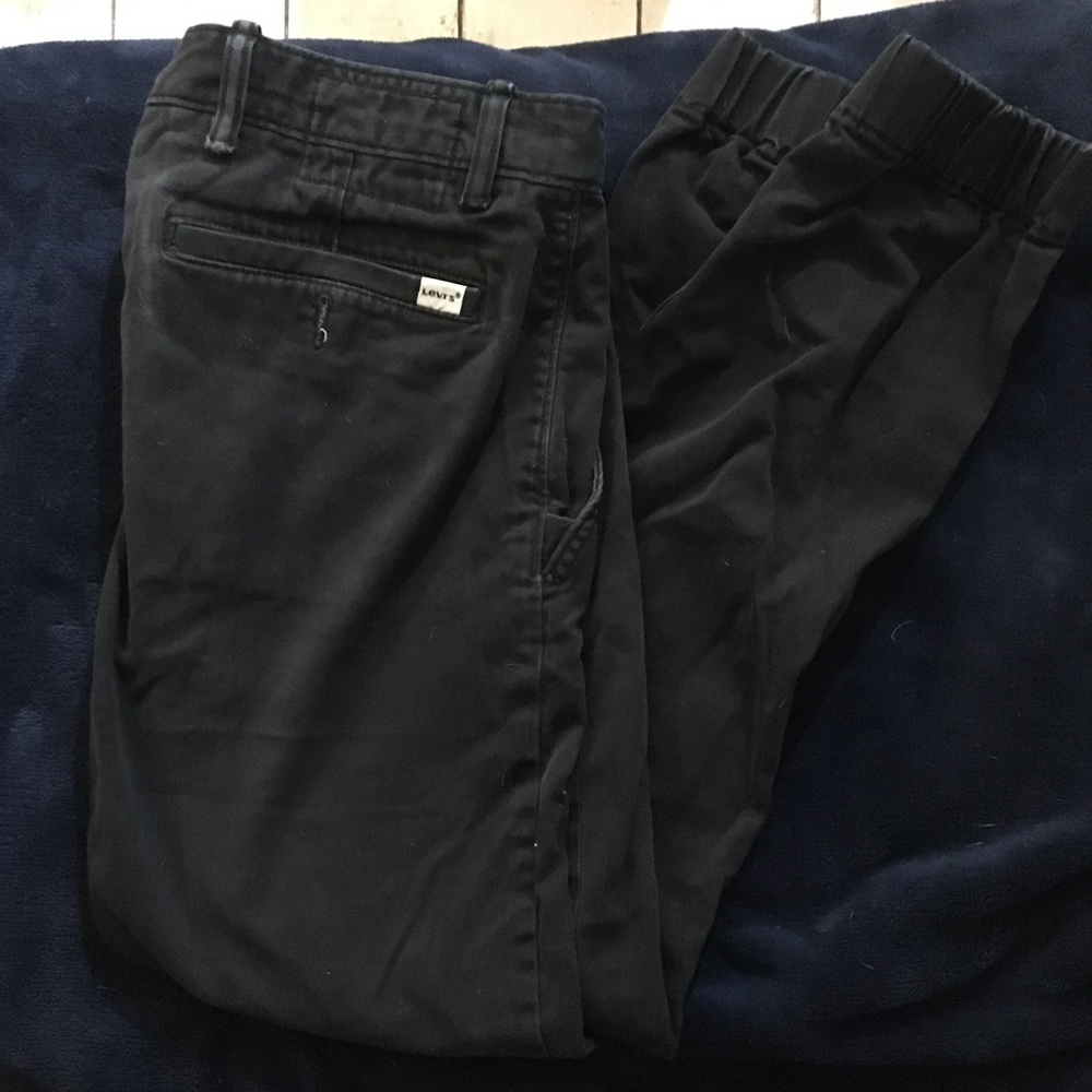 Levi’s black chino joggers